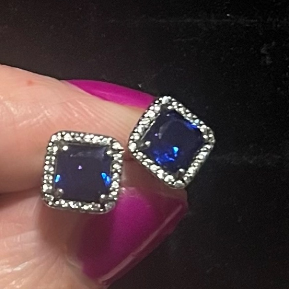 Sparkling Square blue halo stud earings sterling silver